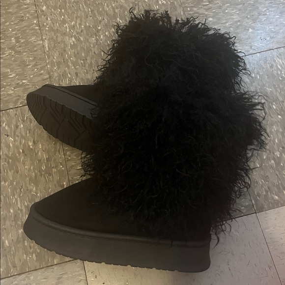 New Black Faux Fur Ankle Boots – Cozy Statement Winter Booties (8.5–9) - Picture 5 of 5